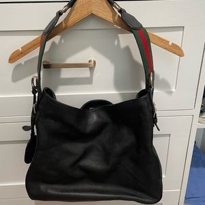 Black leather Gucci shoulder bag